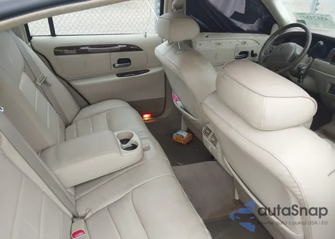 2000 Lincoln Town Car Executive из США, поврежденный, VIN 1LNHM81WXYY808762